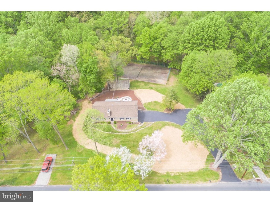 816 Crum Creek Rd, Springfield, PA 19064 - photo 1