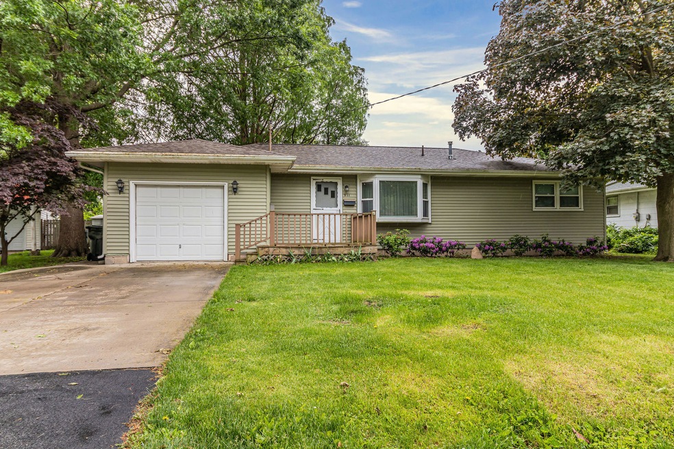 911 Timmons Dr, Tuscola, IL 61953 - photo 1