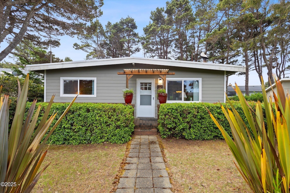 320 El Rotundo Ave