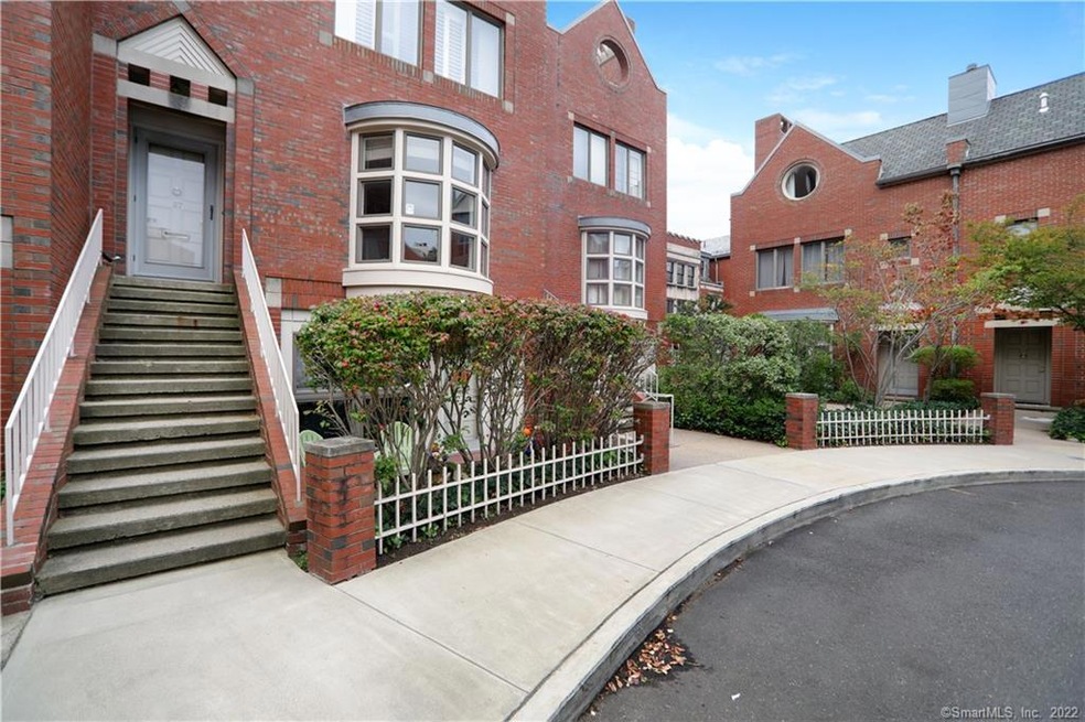 37 Temple Ct unit D-2, New Haven, CT 06511 - photo 1