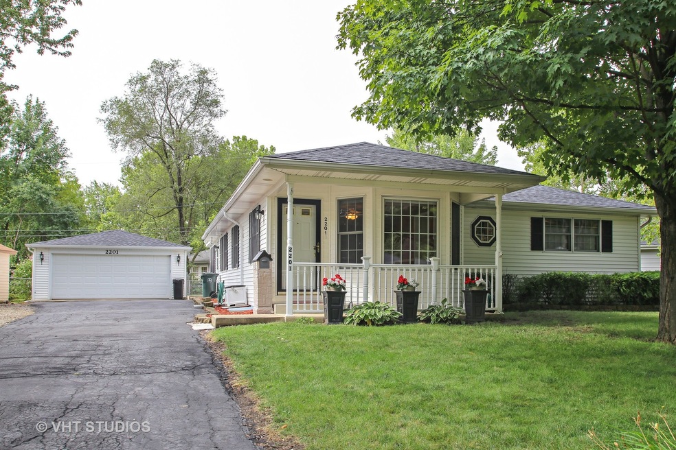 2201 Quail Ln, Rolling Meadows, IL 60008 - photo 1