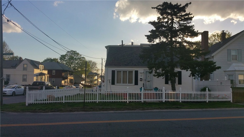 344 Mendon Ave, Pawtucket, RI 02861 - photo 1