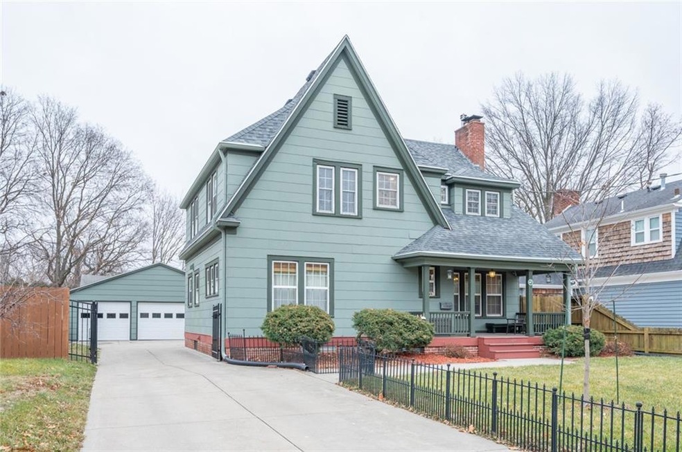 1211 44th St, Des Moines, IA 50311 - photo 1