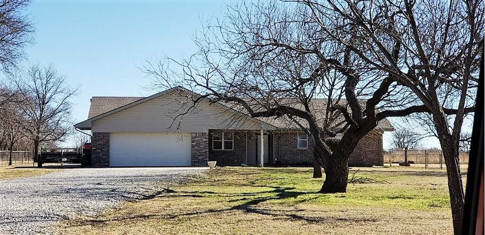 5 Hilltop Dr, Cache, OK 73527 - photo 1
