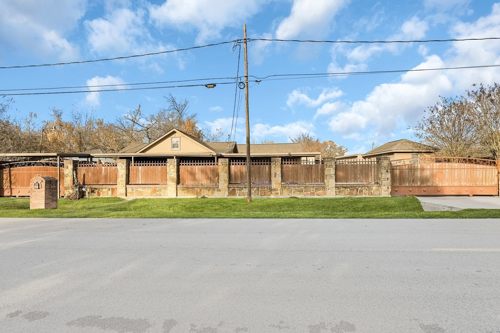 4401 Darwin St, Houston, TX 77093 - photo 1