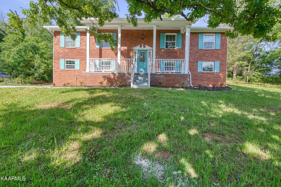 8232 Pickens Gap Rd, Knoxville, TN 37920 - photo 1