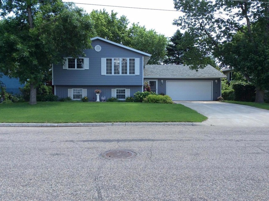 1508 7th Ave NE, Jamestown, ND 58401 - photo 1