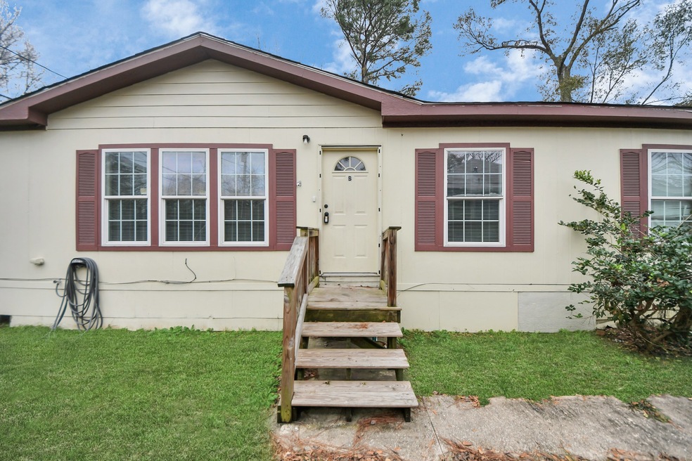6526 Carver Rd unit B, Houston, TX 77091 - photo 1