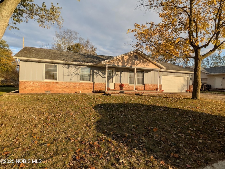 832 E Graceway Dr, Napoleon, OH 43545 - photo 1