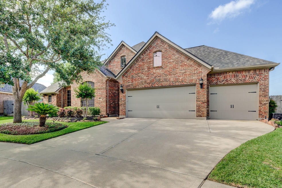 Unique 1-story Highland home with pool located in the heart of Firethorne within KISD and walking distance to Wolman Elementary. You'll find plenty of parking on this extra wide driveway and 4 car garage with 864 square foot of space.