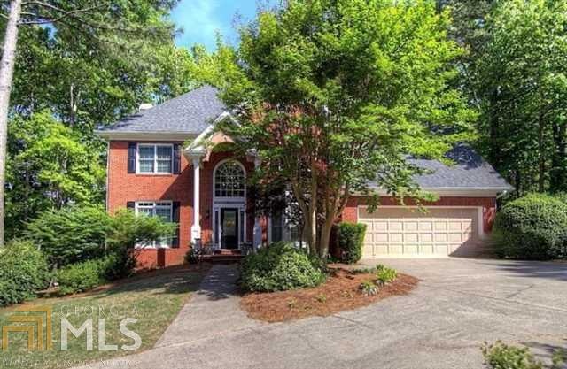 Beautiful exectuvie home in sought-after Eagle Wat