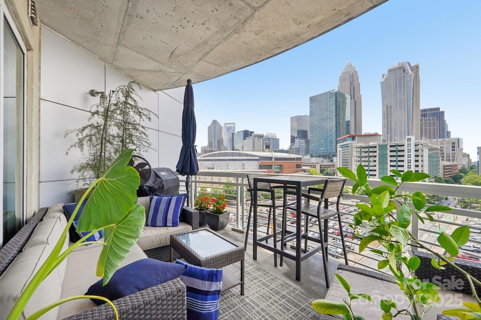 Courtside Condominiums unit 1001, Charlotte, NC 28202 - photo 1