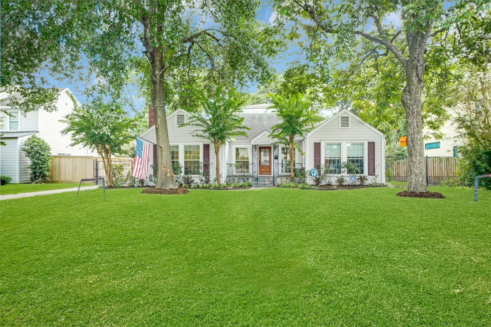 212 W 32nd St, Houston, TX 77018 - photo 1