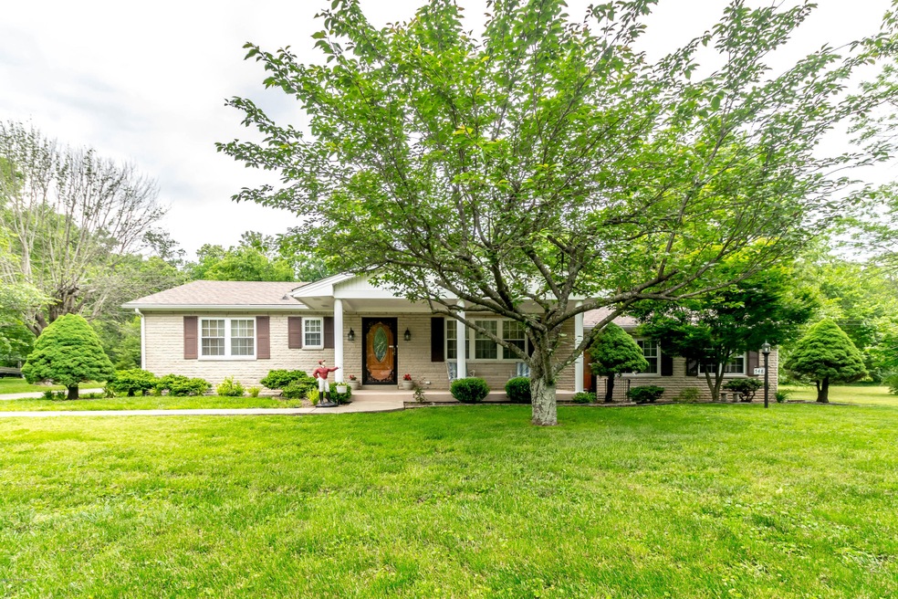548 Fisher Ln, Mount Washington, KY 40047 - photo 1