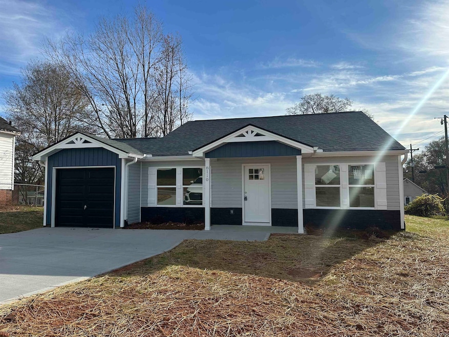 8110 5th St, Boiling Springs, SC 29316 - photo 1