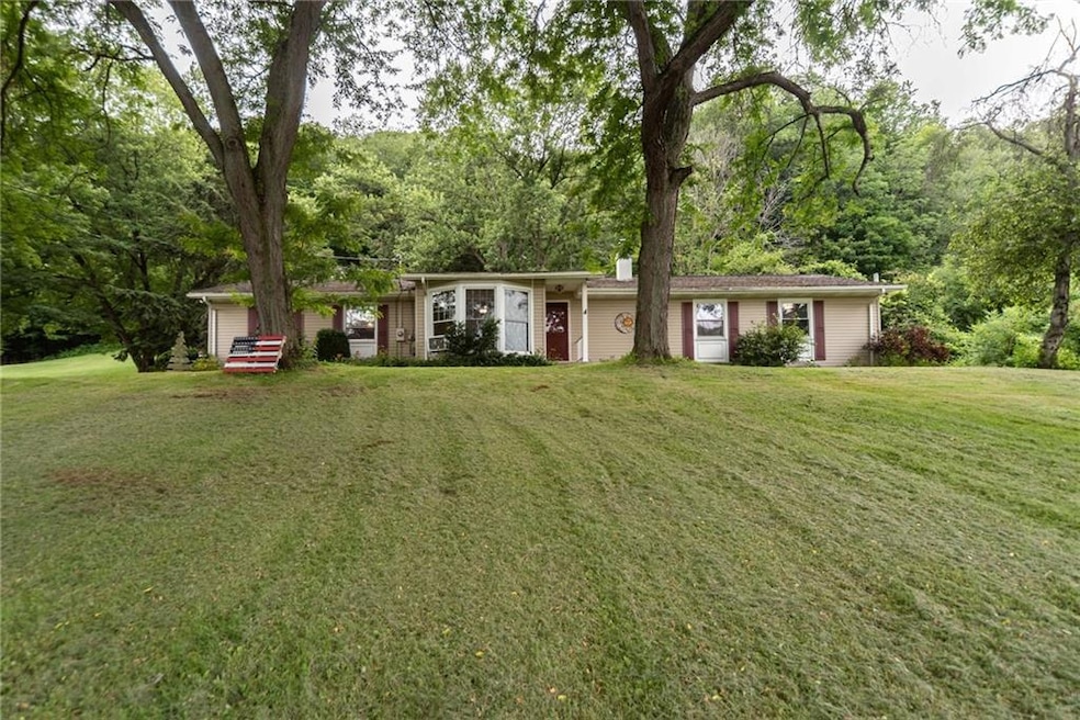 329 Wyoming St, Warsaw, NY 14569 MLS R1485802