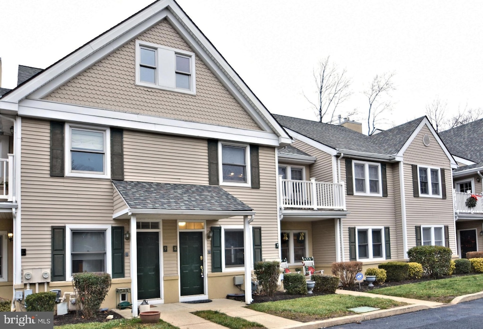 8 Comly Ct, Flourtown, PA 19031 - photo 1