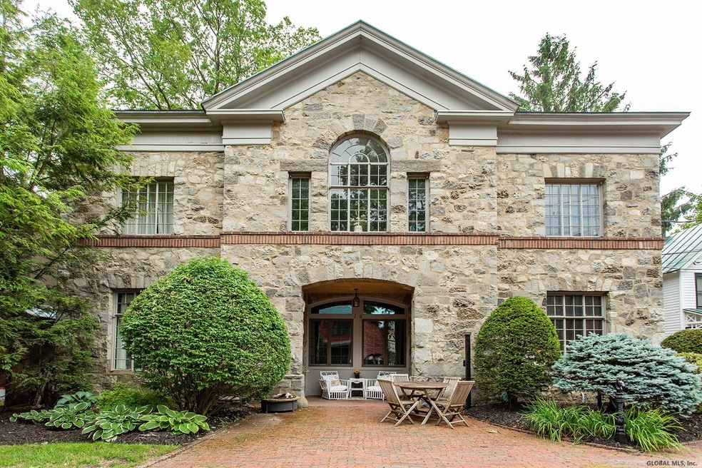 14 Talford Place unit 3, Saratoga Springs, NY 12866 - photo 1