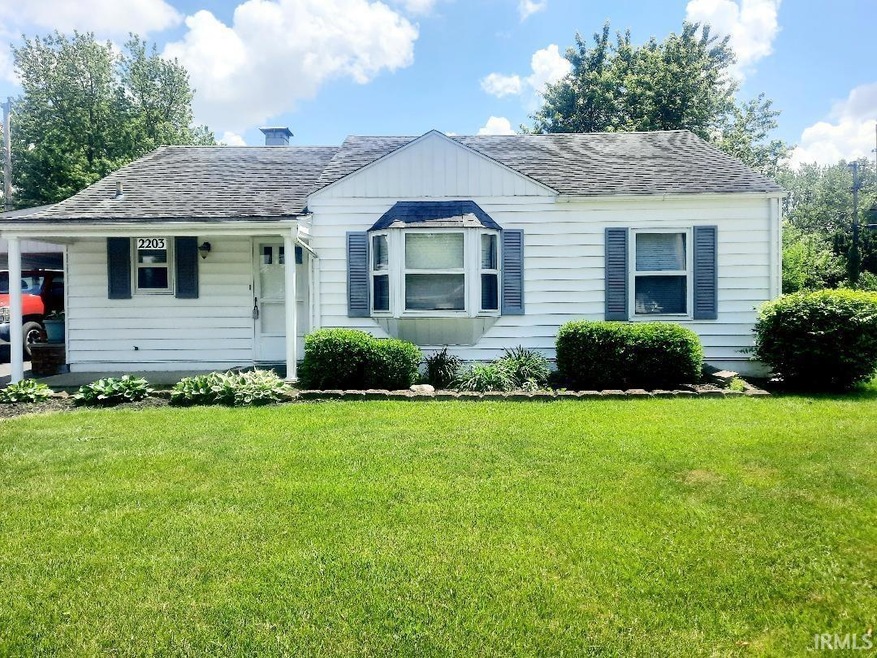 2203 E Sharon Dr, Muncie, IN 47302 - photo 1