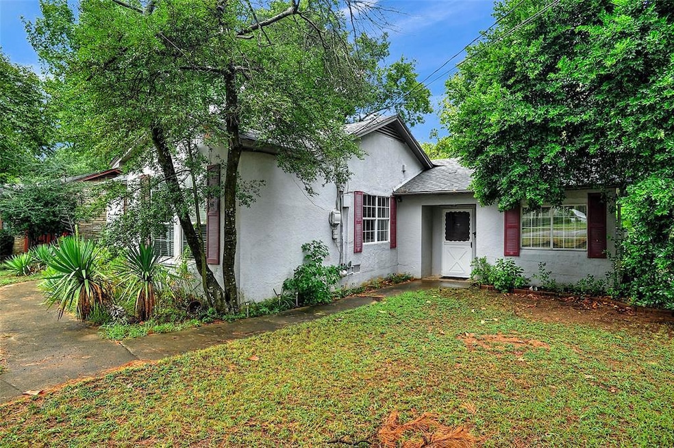 1101 Woodlawn Blvd, Denison, TX 75020 - photo 1