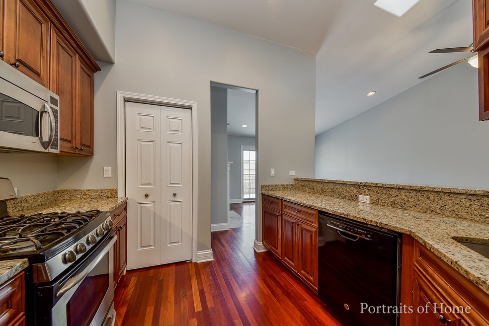 1422 N Charles Ave unit 200, Naperville, IL 60563 - photo 1