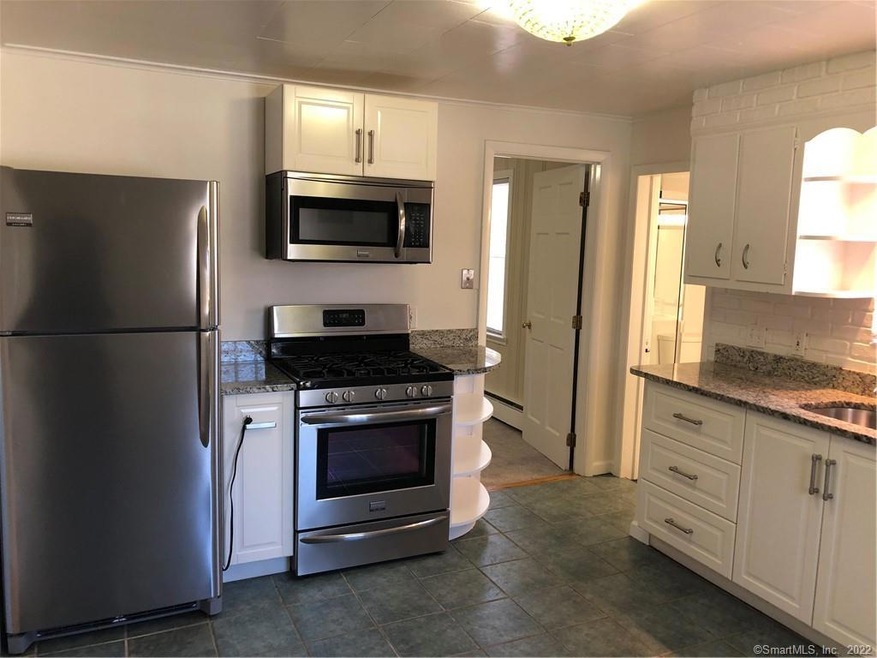 81 Soundview Ave unit first flr, Norwalk, CT 06854 - photo 1