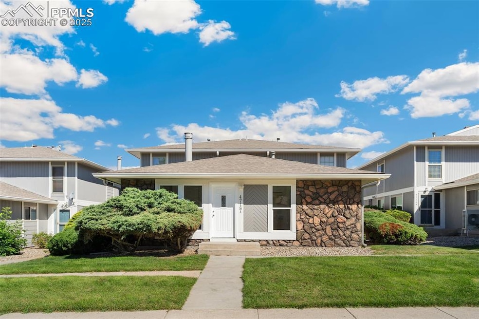 Front unit, ground floor townhome, close to shopping and amenities