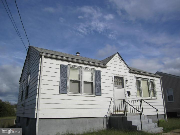 1019 Devault Ave, Paulsboro, NJ 08066 - photo 1