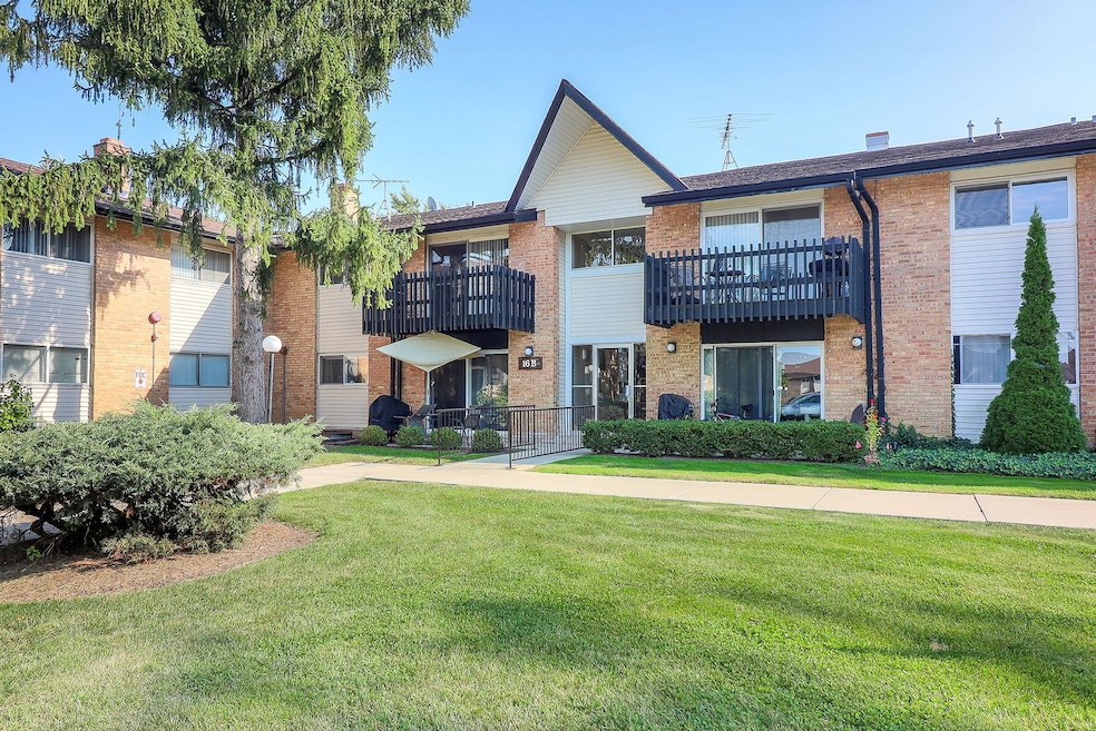 16B Kingery Quarter unit 208, Willowbrook, IL 60527 - photo 1