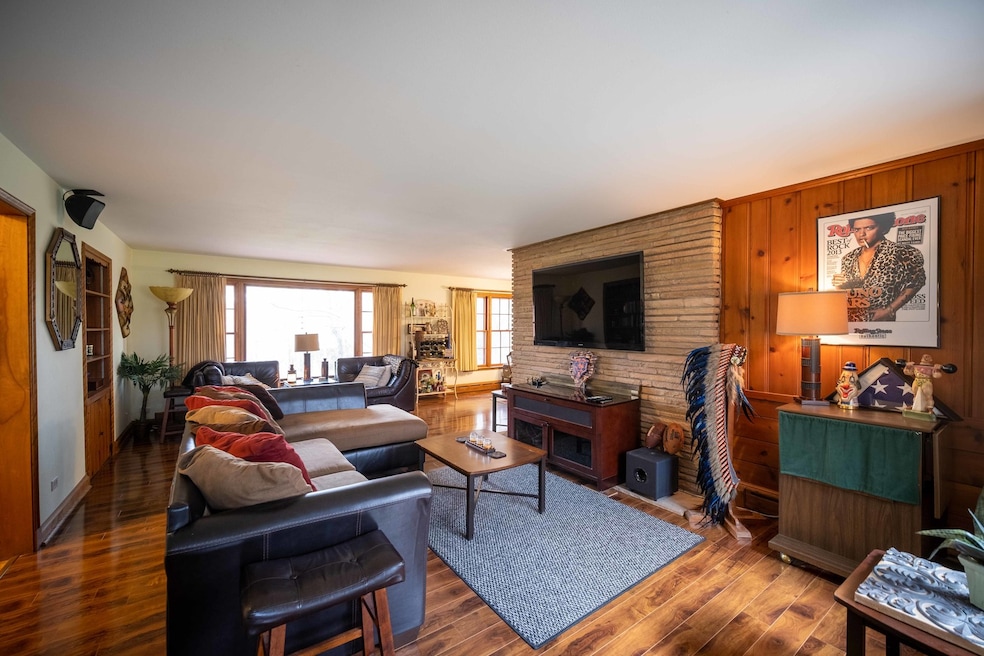 2246 Corona Rd, Waukegan, IL 60087 - photo 1