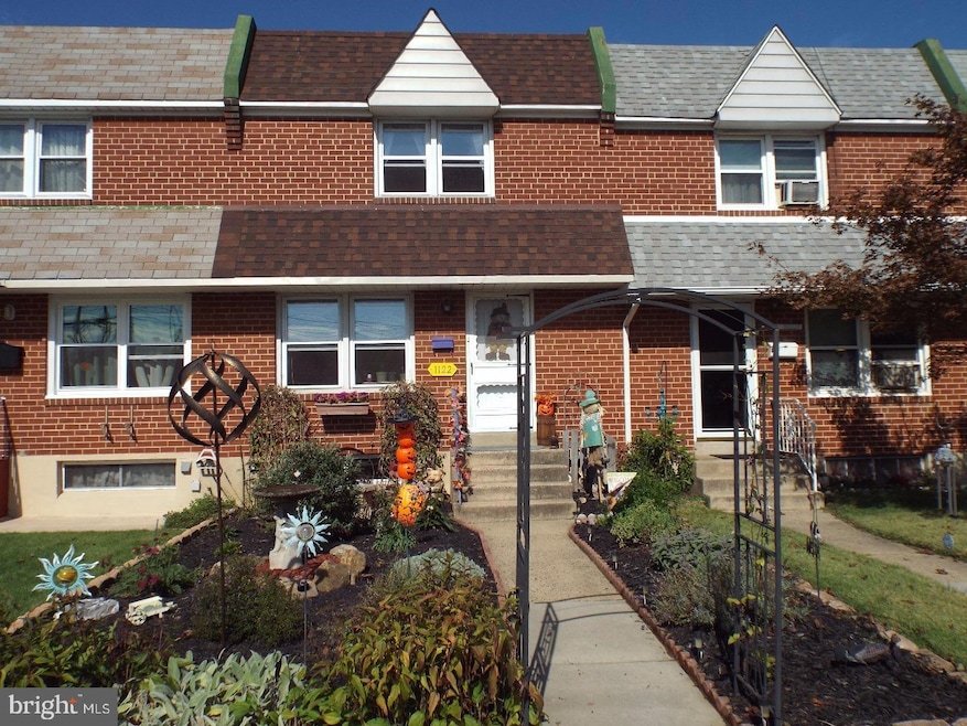 1122 E 8th St, Crum Lynne, PA 19022 - photo 1