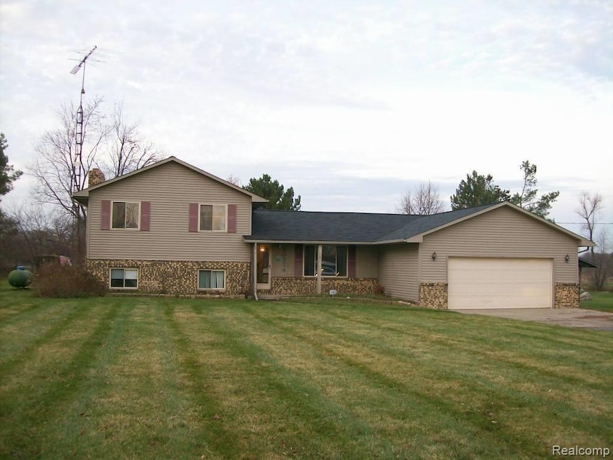 10374 Lennon Rd, Swartz Creek, MI 48473 - photo 1