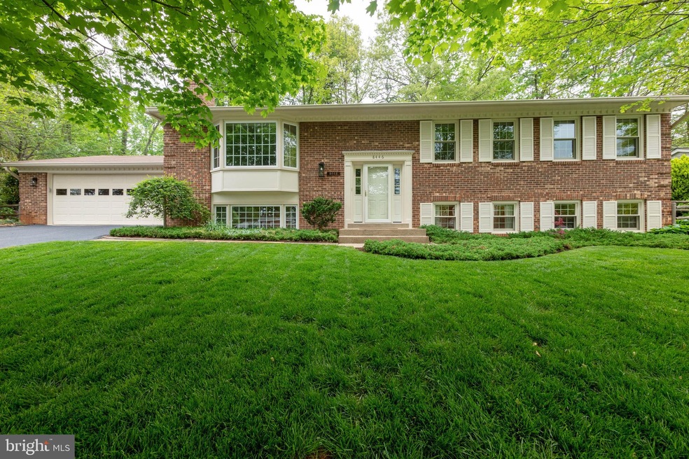 8446 Chapelwood Ct, Annandale, VA 22003 - photo 1