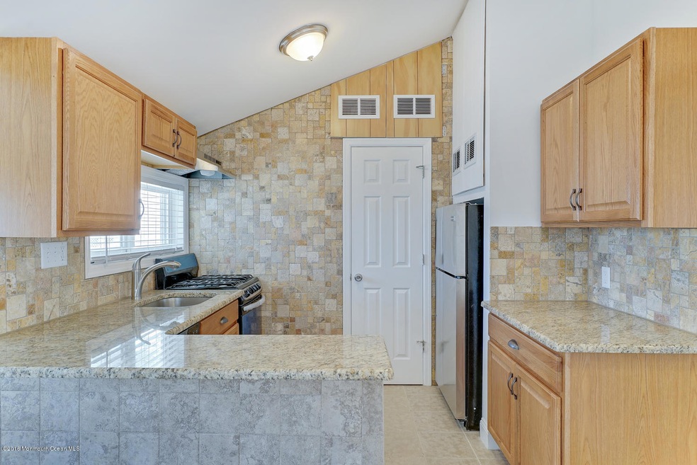 312 Sampson Ave Seaside-large-011-25-Kit