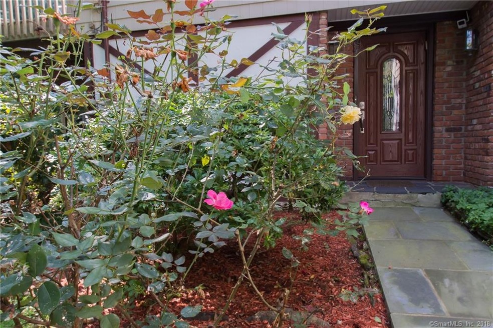 88 Arrowhead Ln, Fairfield, CT 06824 - photo 1