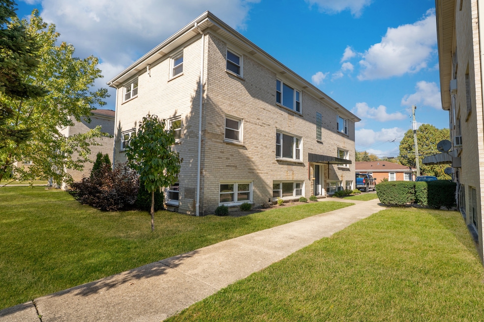 740 E North Broadway St unit B, Lombard, IL 60148 - photo 1