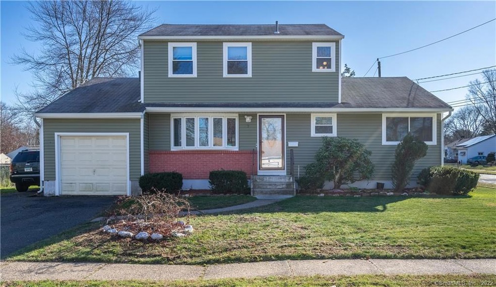 WELCOME HOME TO 7 ALLEN ROAD