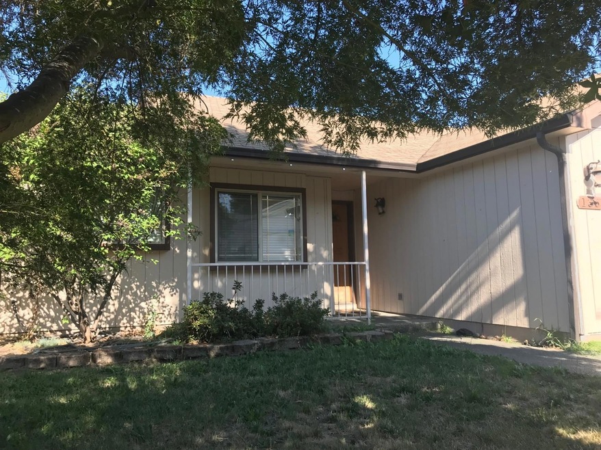 136 Independence Dr, Grants Pass, OR 97527 - photo 1