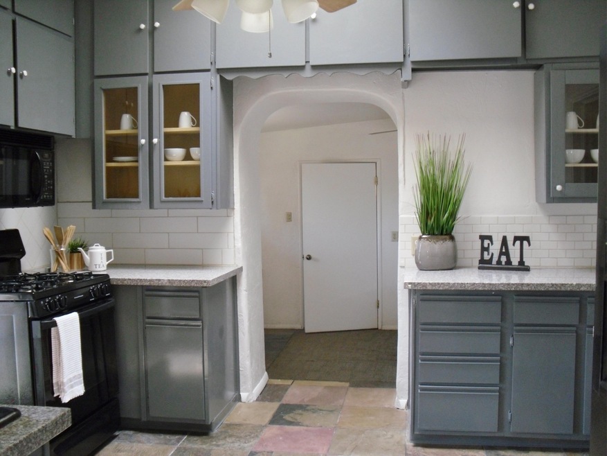 211 E Navajo Rd, Tucson, AZ 85705 - photo 1