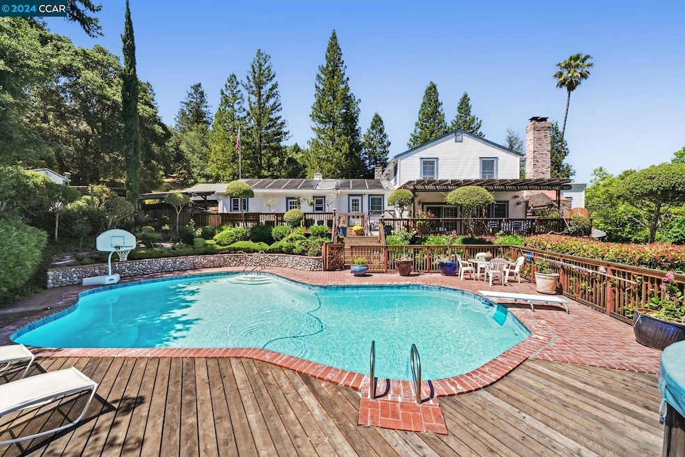 Sold $2,635,000 • Co-Listing Agent