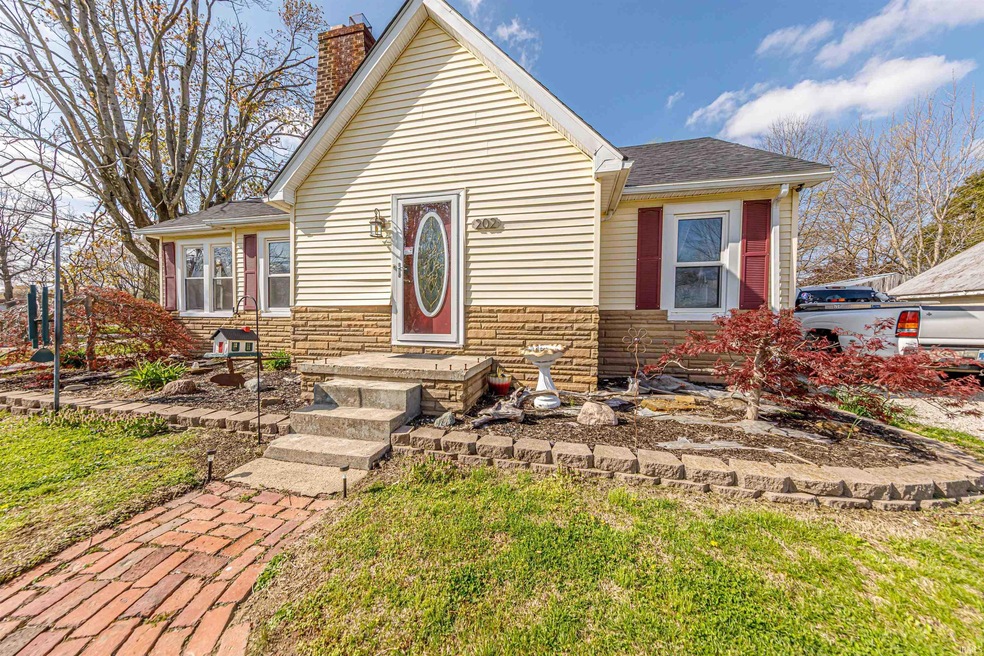 202 E 4th St, Lynnville, IN 47619 - photo 1