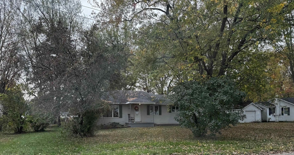 606 E Summit St, Breckenridge, MI 48615 - photo 1