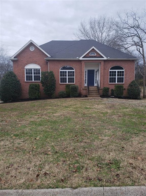 Welcome home to the Candle Woods neighborhood! Qui