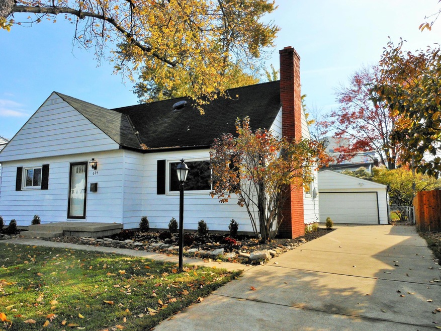 695 Island Ct