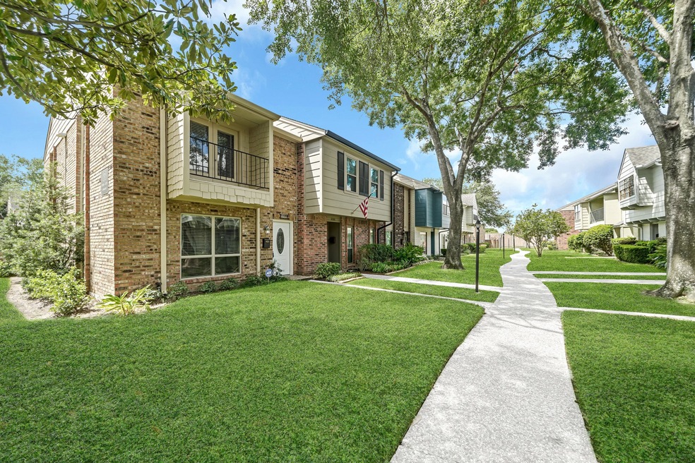 10358 Longmont Dr unit 48, Houston, TX 77042 - photo 1