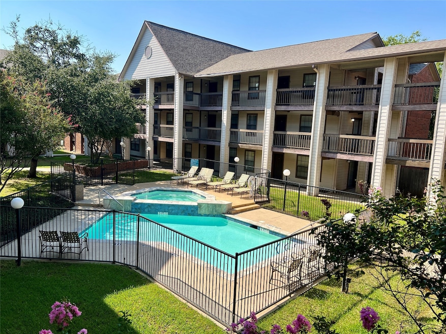 Eagles Landing unit 109, Denton, TX 76201 - photo 1