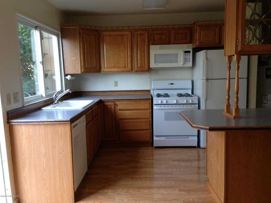 Kitchen and Breakfast bar