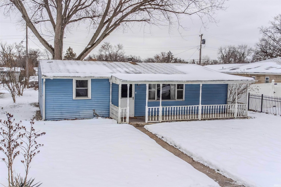 817 W Edgar Ave, Mishawaka, IN 46545 - photo 1