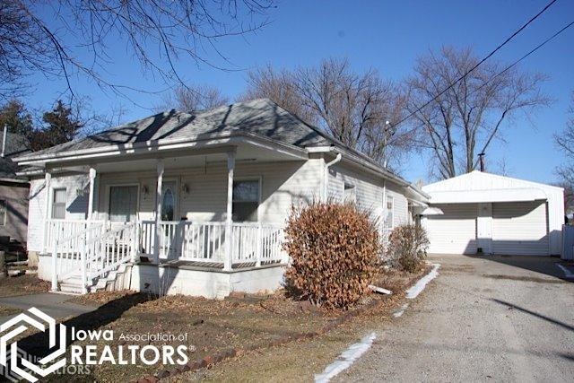 624 1st Ave W, Newton, IA 50208 - photo 1