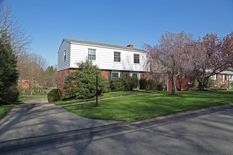 LARGE Breezewood Property...  Main Level Walk-in &